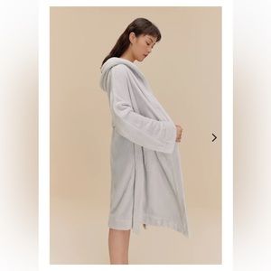 Neiwai Classic Cozy Fleece Robe in Moonstone